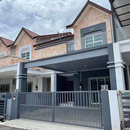 Langkawi Cozy Holiday Home At Taman Simfoni By Zervin Kuah Exterior photo
